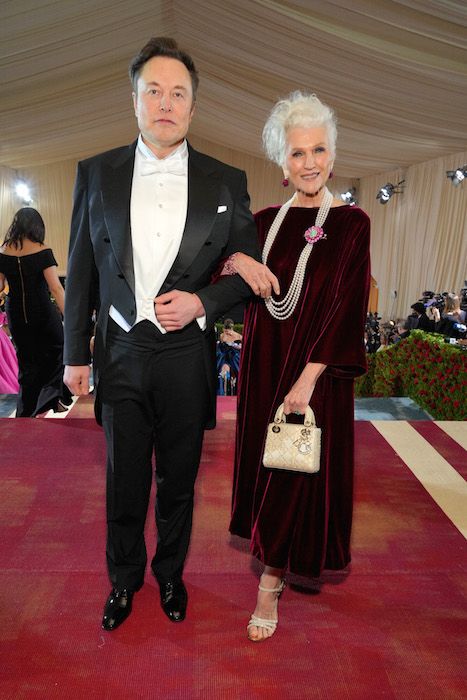 MET GALA 2022 highlights featuring Maye Musk - Fashion Daily Mag Ilan Mask, Elon Musk Rocket, Elon Mask, Vogue New York, Maye Musk, Burgundy Velvet Dress, One Step Beyond, Elizabeth Debicki, Space X