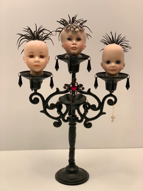 Creepy Doll Halloween, Moldes Halloween, Creepy Baby Dolls, Sell Ideas, Assemblage Art Dolls, Art Assemblage, Mannequin Art, Scary Dolls, Halloween Doll