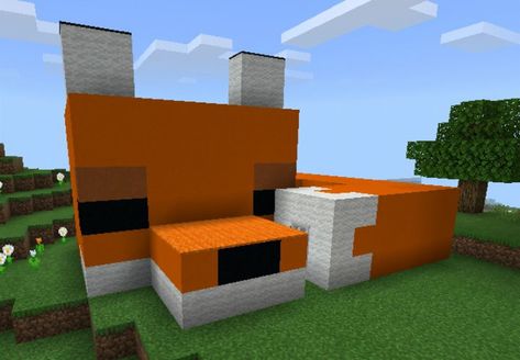 Minecraft Fox House Ideas, Fox Minecraft Build, Fox Statue Minecraft, Fox Pen Minecraft, Minecraft Fox Statue, Minecraft Fox Enclosure, Minecraft Fox House, Minecraft Statues, Playing Minecraft