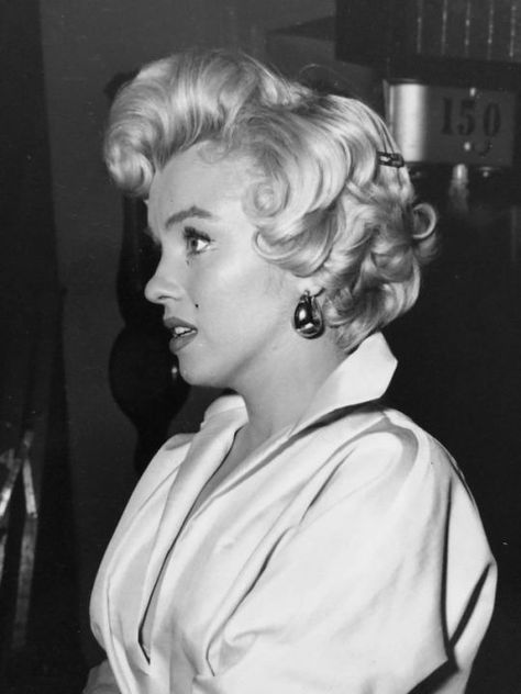 Heaven is in your eyes 7 Year Itch, Rare Marilyn Monroe, Seven Year Itch, Marilyn Monroe Fashion, Imperfection Is Beauty, Marilyn Monroe Photos, Norma Jean, Norma Jeane, Side Profile