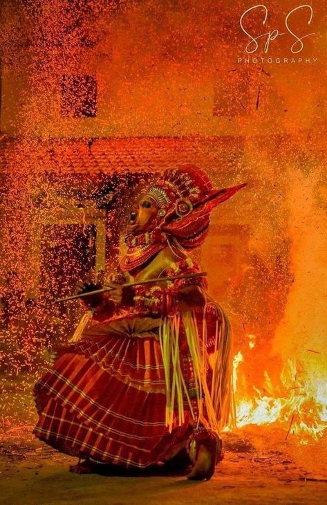 Theyyam Hd Wallpaper, Thrissur Pooram Video, Theyyam Photography Hd, Kantara Movie Hd Image, Sanatana Dharma Aesthetic, Muthappan Wallpaper Hd, Kantara Drawings, Theyyam Illustration, Theyyam Painting