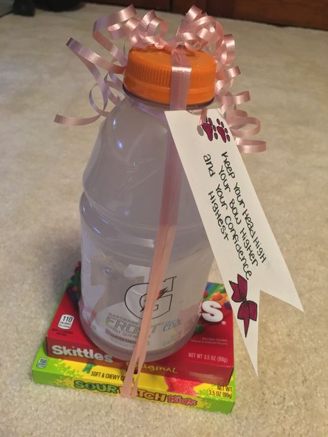 Cheer Makeup Kit, Cheer Candy Bags, Cheerleader Survival Kit Ideas, Cheer Secret Sister Ideas, Cute Cheer Gifts Goodie Bags, Cheer Buddy Gifts Ideas, Cheer Competition Goodie Bag Ideas, Cheer Coach Survival Kit, Cheer Emergency Kit