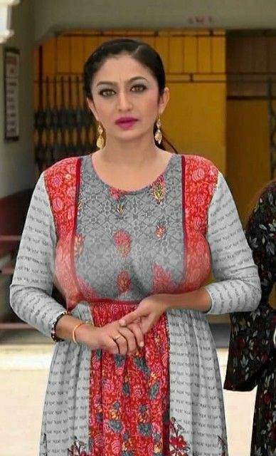 Neha Mehta Anjali, Anjali Mehta Hot Pics, Tmkoc Memes, Anjali Mehta, Neha Mehta, Women Lips, Girls Jeans Top, Hot Women Dress, Fall Outfits For Work