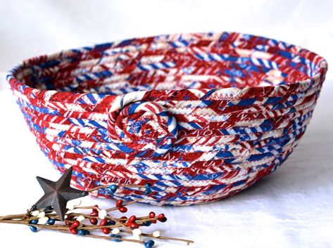 17 Patriotic DIY Veterans Day Decoration Ideas You Can Use As Gifts Veterans Day Gift Ideas Diy, Veterans Day Gift Ideas, American Flag Painting, Patriotic Diy, American Flag Wreath, Flag Wreath, Veterans Day Gifts, Flag Painting, Gift Ideas Diy