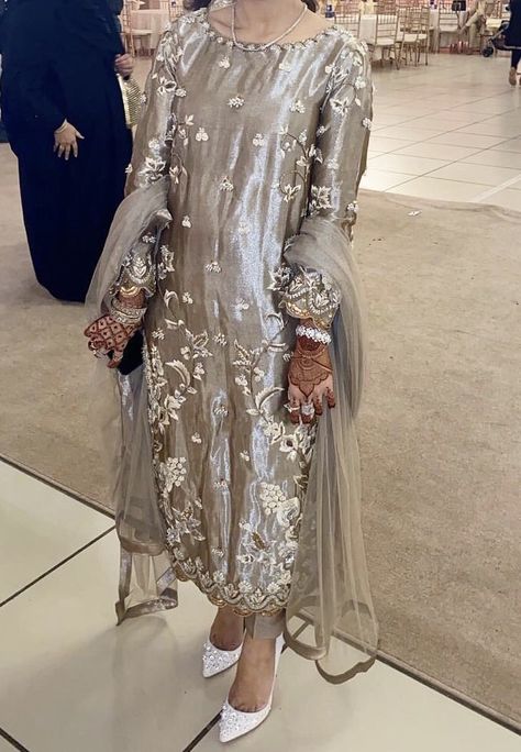 Faiza Saqlain Dresses, Silver Resham Embroidery Party Dress, Sequence Dress Pakistani, Silver Pakistani Dress, Hania Amir Garara Dress, Velvet Dresses Outfit, Shadi Dresses, Fancy Sarees Party Wear, Desi Wedding Dresses