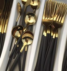 Black Handle Kitchen, Black Kitchen Accessories, Black Kitchen Handles, House Appliances, Black Kitchen Decor, Silver Kitchen, Gold Cutlery Set, Cutlery Design, Camper Kitchen