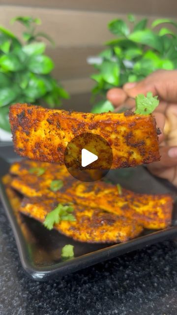 Paneer Dry Recipes, Paneer Recipes, Viral Reels, Coriander Leaves, Red Chilli, Paneer, Lemon Juice, Garlic, Easy Meals