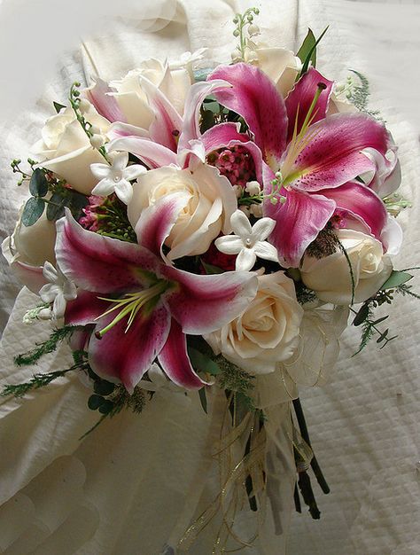 Stephanotis Rose and Stargazer Lily bouquet Granada Wedding, Stargazer Bouquet, Stargazer Lily Bouquet, Lily Garden, Lily Wedding, Bad Bad, Lily Bouquet, Boquette Flowers, Stargazer Lily