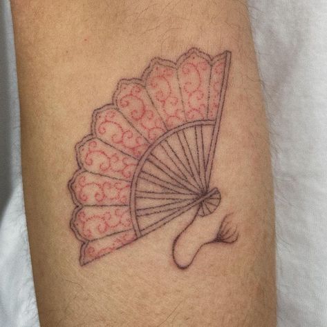 Red Fan Tattoo, Pamaypay Tattoo, Eccentric Tattoos, Fan Tattoo Japanese, Spanish Fan Tattoo, Fan Tattoo Design, Hand Fan Tattoo, Japanese Fan Tattoo, Spain Tattoo