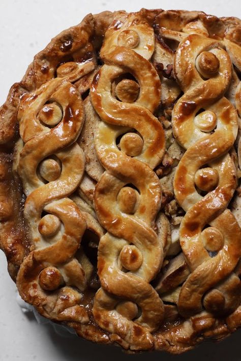 cardamom apple walnut pie Apple Walnut Pie, Fall Eating, Walnut Pie, Apple Walnut, Sweet Pies, How To Make Stencils, Pie Shell, Sweet Pie, Hand Pies