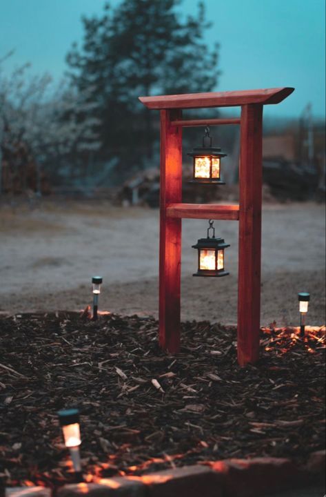 Garden Ideas Recycled, Japanese Backyard Ideas, Botanical Tower, Japanese Garden Backyard, Vintage Decorating Ideas, Japanese Garden Style, Japanese Garden Decor, Rustic Garden Ideas, Small Japanese Garden