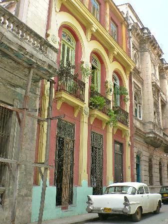 Cuba Architecture, Havana Vieja, Cuban Cars, Cuba Photos, House Images, Havana Cuba, Bed Breakfast, Hotel Reviews, Urban Decay