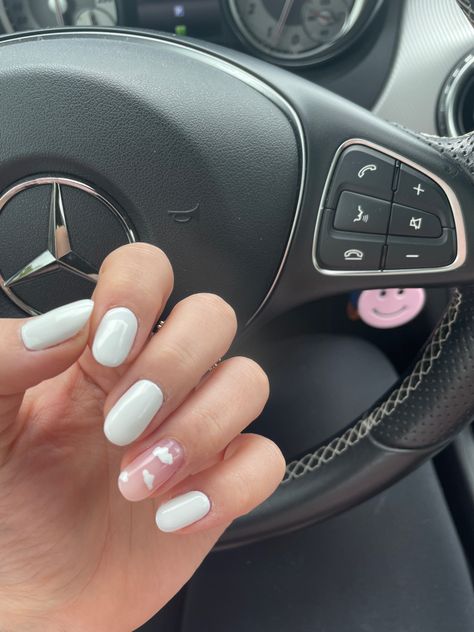 Nails Office Work, Nails With Cloud Design, Corporate Nail Designs, White Cloud Nails, Office Nails Classy, Corporate Nails, Office Nails Professional, Nail Design White, White Nail Design