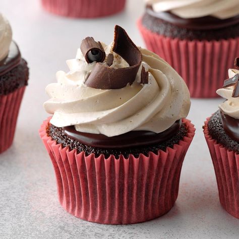 Chocolate Ganache Peanut Butter Cupcakes Ganache Cupcakes, Peanut Butter Ganache, Butter Cupcake Recipe, Butter Ganache, Chocolate Peanut Butter Cupcakes, Specialty Cupcakes, Mothers Day Desserts, Spring Cupcakes, The Best Desserts