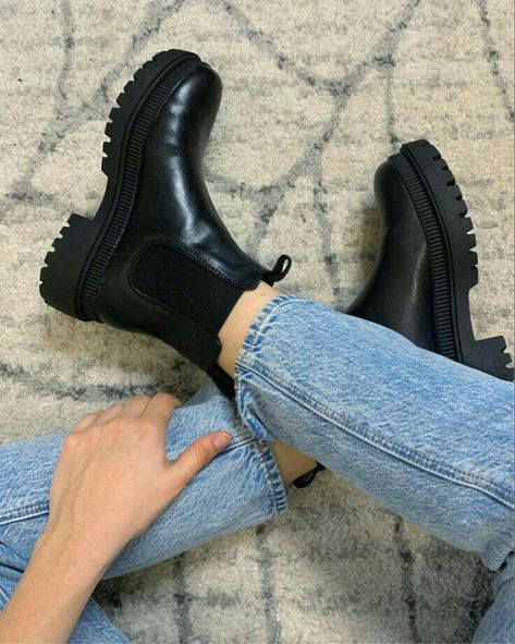 Cute Winter Boots Black, Aesthetic Boots, Ankle Boots Outfit, Cute Winter Boots, Boots Aesthetic, Chelsea Boots Outfit, Low Ankle Boots, Ankle Boots Dress, Jordan Shoes Girls