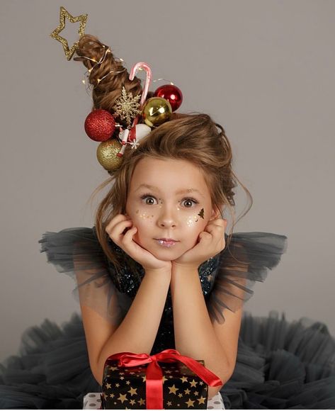 Christmas Kids Photoshoot Ideas, Kids Christmas Photoshoot Ideas, Hairstyles For Children, Christmas Photoshoot Kids, Whoville Hair, Christmas Portraits, Christmas Shoot, Christmas Mini Sessions, Wacky Hair