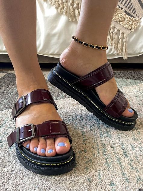 Cute Sandals Aesthetic, Hippy Shoes, Summer Shoes 2023, Sandals Design, Bridal Sneakers, Dr Shoes, Funky Shoes, Fancy Shoes, Chunky Sandals