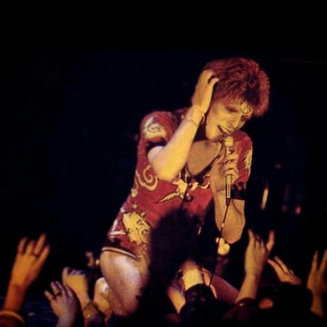 David Bowie Live, Ziggy Played Guitar, Bowie Ziggy Stardust, David Bowie Ziggy Stardust, David Bowie Ziggy, Aladdin Sane, Major Tom, Pretty Star, The Smiths