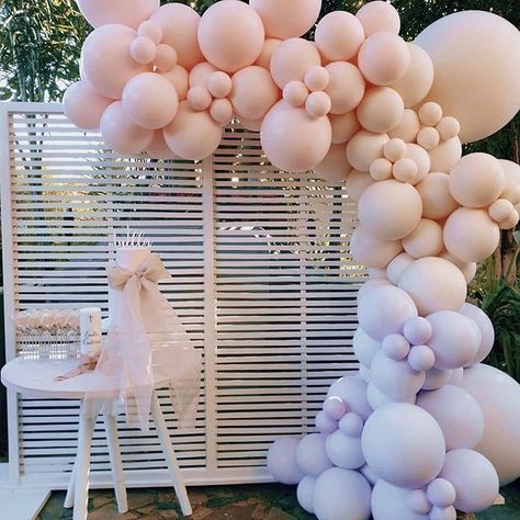 Pastel Balloon Garland, Lilac Balloons, Balloon Arch Decorations, New Year's Party Decorations, Fiesta Tropical, Pastel Balloons, Bunny Party, Purple Balloons, Balloon Arrangements