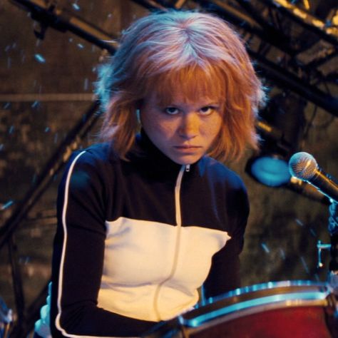 Alison Pill - Kim Pine Kim Pine Scott Pilgrim Aesthetic, Kim Pine Movie, Kim Pine Scott Pilgrim Movie, Kim Pine Outfit, Kim Pine Fanart, Kim Pine Pfp, Kim Scott Pilgrim, Kim Pine Scott Pilgrim, Kim Pines