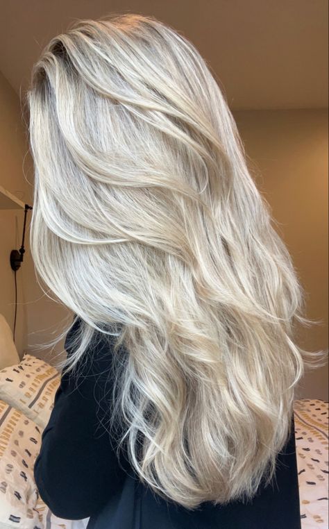 Highlights With Shadow Root, Blonde Highlights With Shadow Root, Blonde Hair With Shadow Roots, Blonde Hair Shadow Root, Blonde With Shadow Roots, Shadow Roots, Future Hairstyles, Perfect Blonde Hair, Long Layer