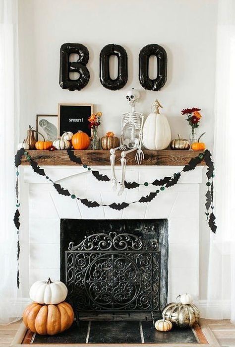 Minimalist Halloween, Halloween Fest, Halloween Decor Diy, Casa Halloween, Halloween Mantel, Fröhliches Halloween, Modern Halloween, Halloween Tattoo, Halloween Cake