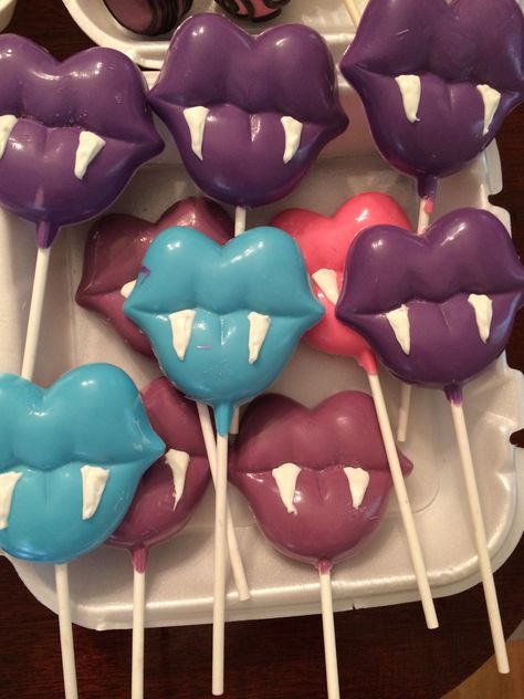 Monster high birthday- chocolate lips with fangs Monster High Party Food, Monster High Food, Monster High Party Ideas, Lips With Fangs, Nostalgia Party, Chocolate Lips, Monster High Birthday Party, Birthday Chocolate, Monster High Party