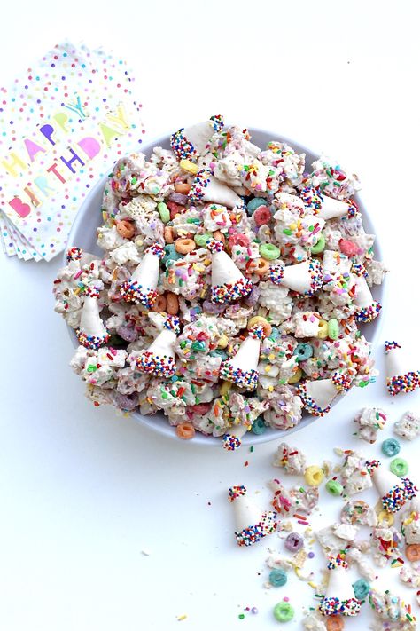 Birthday Snack Mix Cracker Treats, Bday Treats, Cake Pop Ideas, Chex Snack Mix, Birthday Recipes, Teen Cakes, Snack Mixes, Birthday Snacks, Birthday Dessert