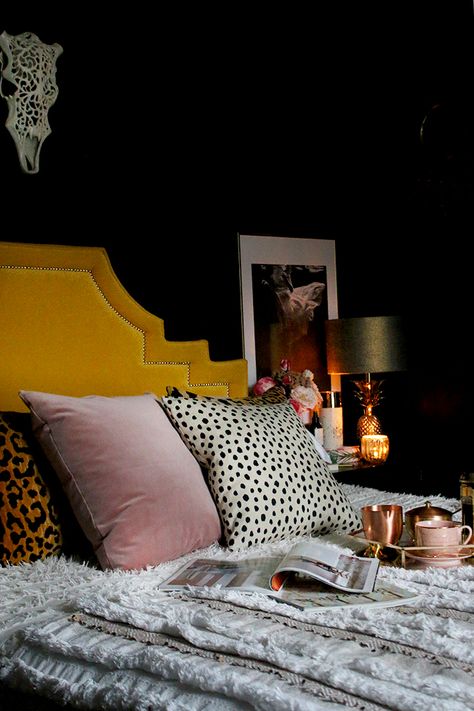 Boho Glam Bedroom, Light And Airy Bedroom, Dark And Moody Bedroom, Interior Design Per La Casa, Moody Bedroom, Glam Bedroom, Eclectic Bedroom, Design Apartment, Design Del Prodotto