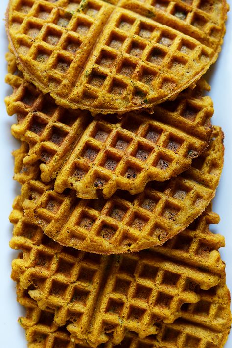 Savory Pumpkin Cornbread Waffles | via minimalistbaker.com Cornbread Waffle, Apple Cinnamon Waffles, Apple Waffles, Cornbread Waffles, Pumpkin Cornbread, Cinnamon Waffles, Vegan Cornbread, Savory Pumpkin, Potato Waffles