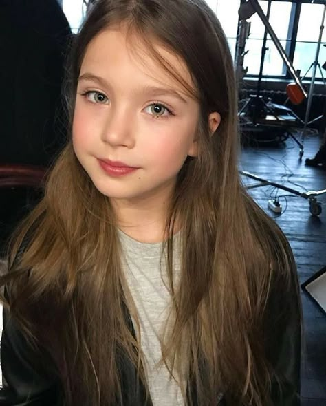 Kid Swag, Brunette Girl, Kids Fashion Girl, Fashion Kids, Girl Face, Good Quality, Brown Hair, Pretty People, Kids Fashion