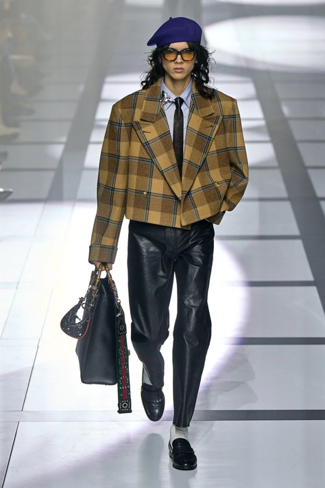 Gucci Outfit Men, Gucci Fall 2022, Gucci Outfit, Men Fashion Week, Gucci Runway, High Fashion Men, Clothing Reference, Gucci Outfits, Gucci Fashion