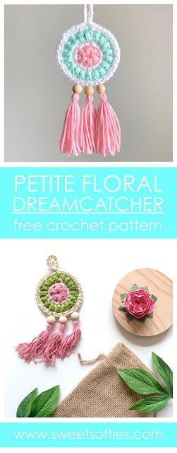 Petite Floral Dreamcatcher (Free Crochet Pattern + Video Tutorial) - Sweet Softies Crochet Dreamcatcher Pattern, Crochet Dreamcatcher, Crochet Jewelry Patterns, Crochet Keychain Pattern, Mode Crochet, Crochet Mandala, Crochet Keychain, Heart Sign, Crochet Flower