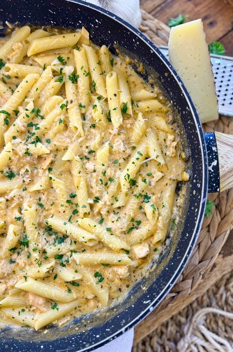 CREAMY Garlic Tuna Pasta | Packed with GOODNESS & Easy to Make Dinner Ideas With Tuna, Canned Tuna Pasta Recipes, Pasta With Tuna Recipe, What To Make With Tuna, Tuna Meal Ideas, Tuna Pasta Recipes, Tuna Orzo, Recipes With Tuna, Tuna Meals