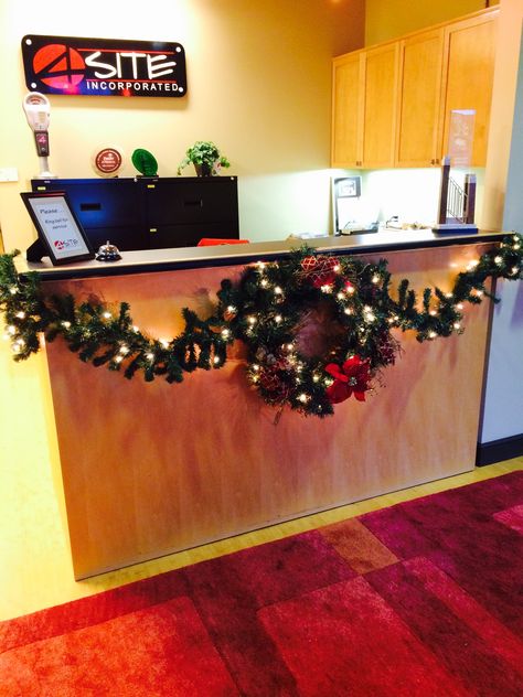 Reception Desk Christmas Decor, Desk Christmas Decorations Work, Front Desk Christmas Decorations Office, Desk Christmas Decorations, Christmas Booth, Dental Office Decor, Memory Tree, Easy Christmas Decorations, Office Christmas Decorations