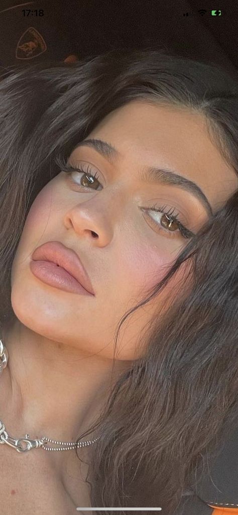 Kylie Jenner Makeup Aesthetic, Kylie Jenner Makeup Looks Glam, Kylie Jenner Iconic Photos, King Kylie Makeup, Kylie Jenner Natural, Kylie Jenner Aesthetic, Kylie Jenner Face, Kylie Jenner Makeup Look, Maquillage Kylie Jenner