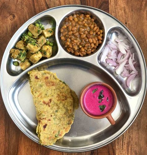 Portion Control Meal Plate: Kela Matar Sabzi,Lobia Masala, Bajra Kaddu Roti, Spiced Buttermilk & Onions Balanced Indian Meal Plate, Portion Controlled Meals, Thali Ideas, Ayurvedic Food, Jowar Roti, Plate Method, Balance Food, Low Cal Diet, Indian Plate