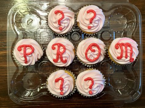 Promposal cupcakes Cupcake Promposal, Cake Promposal, 40 Birthday Signs, Promposal Ideas, 37 Birthday, Birthday Printables, Birthday Sign, Prom Night, 40th Birthday