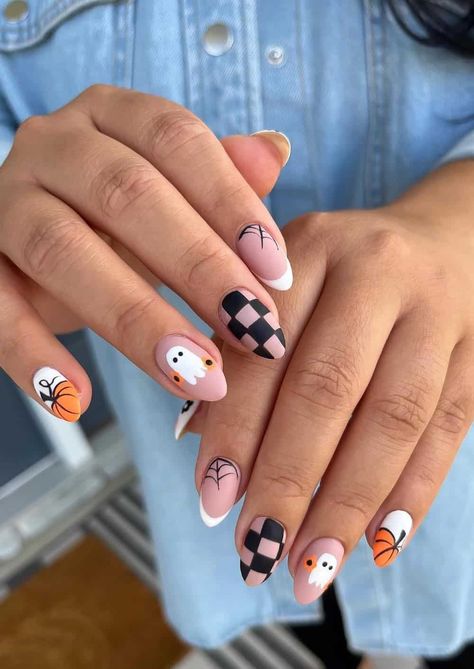 Nail Design Ideas Halloween, Matte Checkered Nails, Checkerboard Halloween Nails, Halloween Easy Nails Ideas, Ghost And Checkered Nails, Halloween Nails Ghosts And Pumpkins, Fall Halloween Nail Ideas, Halloween Designs For Nails, Nails With Ghosts On Them