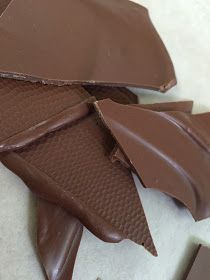 The Ultimate Chocolate Blog: DIY Chocolate: No Milk Chocolate On Hand? Make some! Chocolate Coating Recipe, Homemade Milk Chocolate, Diy Chocolate Bars, Chocolate Hacks, Homemade Chocolate Candy, Mat Inspiration, Milk Chocolate Recipes, Candy Bar Recipe, Make Your Own Chocolate