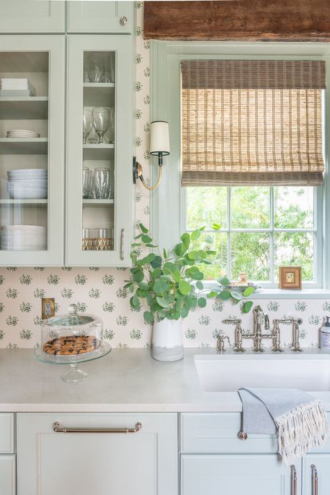 Colorful Kitchens, Grand Millenial, Green Kitchen Designs, Grandmillennial Style, Enchanted Cottage, Kitchen Addition, Green Kitchen Cabinets, Kitchen Details, Charming Kitchen