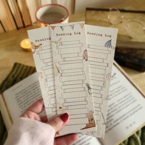 Reading Log Book Tracker Bookmark to fill in / Reading list TBR book mark, gift for booklovers in watercolor paper, library card by cupofmin on Etsy Book Tracker Ideas, Bookmark Tracker, Book Tracker Bookmark, Bookmarks To Make, The Empyrean, Book Sleeves, Book Tracker, Creative Bookmarks, Book Theme