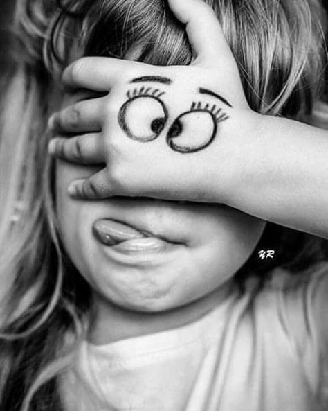 Let them be silly Foto Tips, Trik Fotografi, Jolie Photo, Creative Photos, Funny Faces, White Photography, Children Photography, Baby Photography, Funny Photos