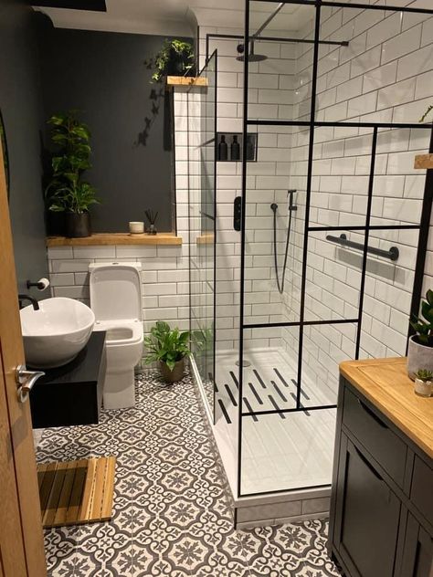 Modern Day Bathroom Ideas, Half Tiled Bathroom, Wetroom Bathroom, Patterned Bathroom, Bathroom Tiling, Dekorere Bad, Interior Design Bathroom, Cheap Bathroom Remodel, Remodeling Bathroom