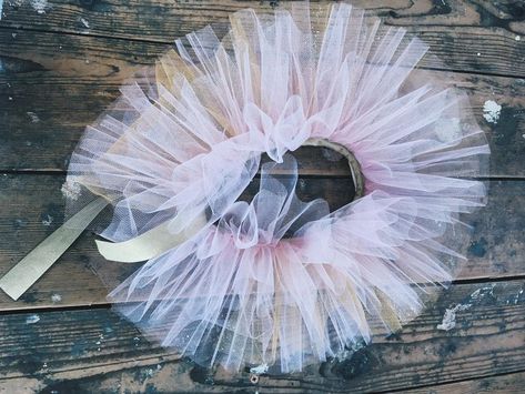 Kids Circus Costume, Clown Ruffle Collar, Pierrot Costume, Tulle Collar, Clown Collar, Gold Tulle, Collars Diy, Toddler Tutu, Circus Costume