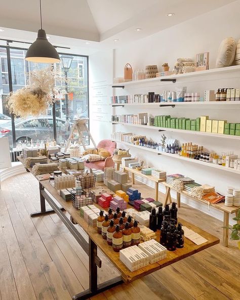 Health Hut sur Instagram : Good morning! 🌻🌞 The store’s super stocked, including your favourites like @livinglibations, @tataharperskincare, @wildcraftcare and… Healing Power, Lovely Shop, Green Beauty, Healing Powers, Skin Concern, Part Time, Skincare Routine, Your Skin, Facial