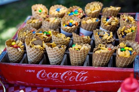 waffle cones filled with trail mix Salty Bar, Hog Roast, Curious George Party, March Crafts, Party Hardy, Best Party Food, Waffle Cone, July Ideas, Camping Stuff