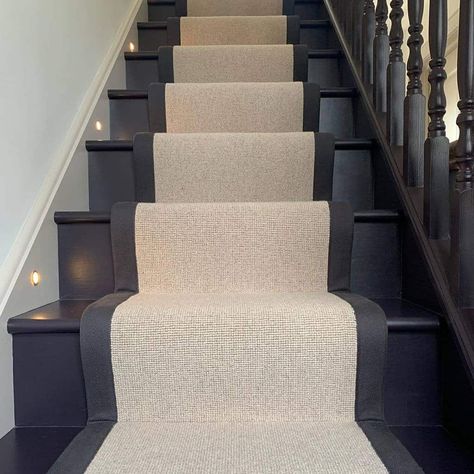 The Top 40 Stair Runner Ideas Stairs And Hallway Ideas, Black Staircase, Carpet Staircase, Black Stairs, Staircase Runner, House Staircase, Staircase Makeover, Staircase Decor, Stair Remodel