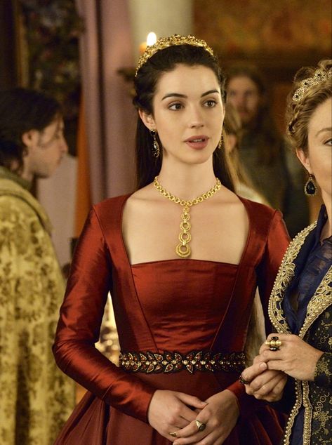 Queen Mary Reign, Reign Outfits, Marie Stuart, Reign Mary, Reign Fashion, Reign Dresses, Mary Stuart, Adelaide Kane, Mary Queen Of Scots