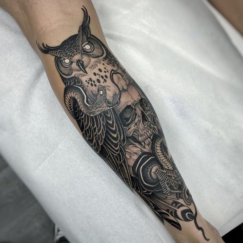 Jean Le Roux on Instagram: “Thanks Adam for getting this little guy yesterday . Would love to do more dark/knarly stuff 🤙🏽🤙🏽🤙🏽 @goodfortunestudio @lerouxco #tattoo…” Owl And Snake Tattoo, Owl Shoulder Tattoo, Men Sleeve Tattoo Ideas, Owl Legs, Owl Tattoo Chest, Tatted Men, Snake Tattoo Design, Owl Tattoo Design, Calf Tattoo